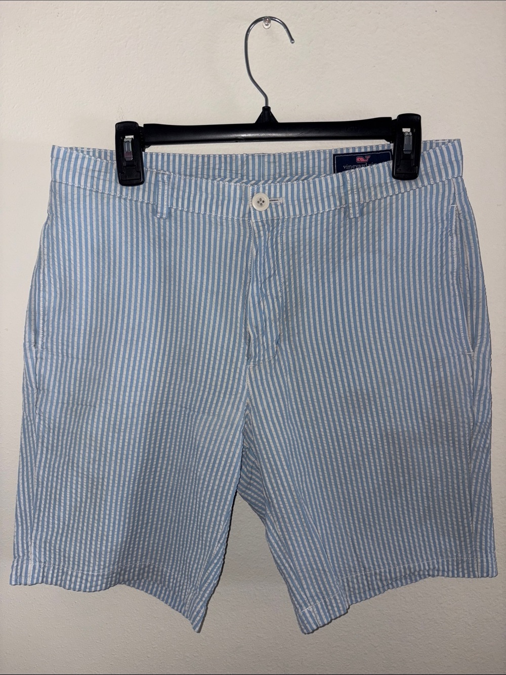 Vineyard Vines blue and white striped seersucker club shorts 100% cotton